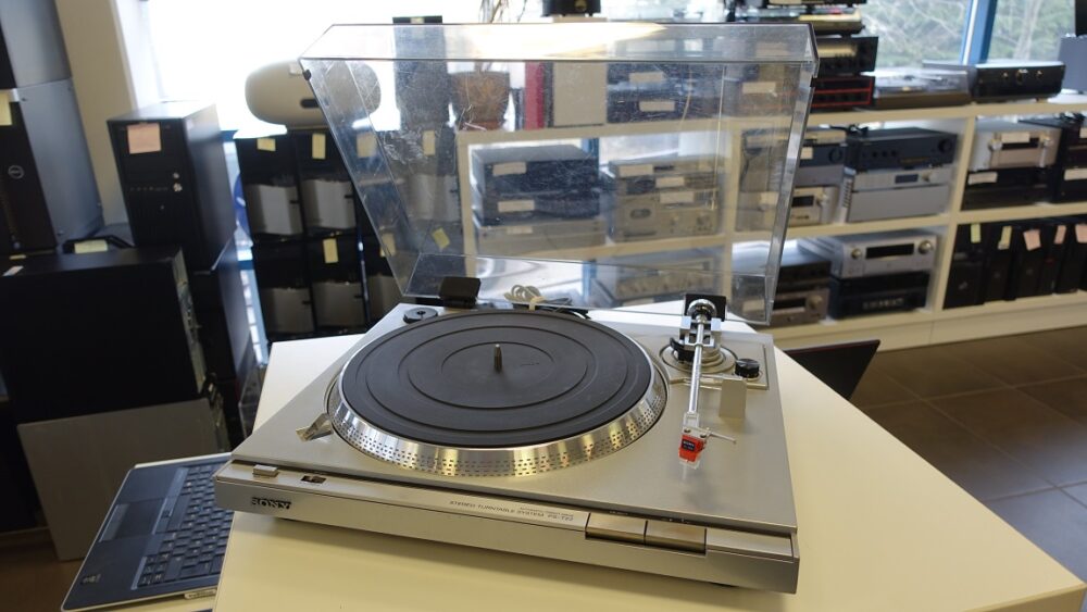 Sony PS-T22 vinila atskaņotājs