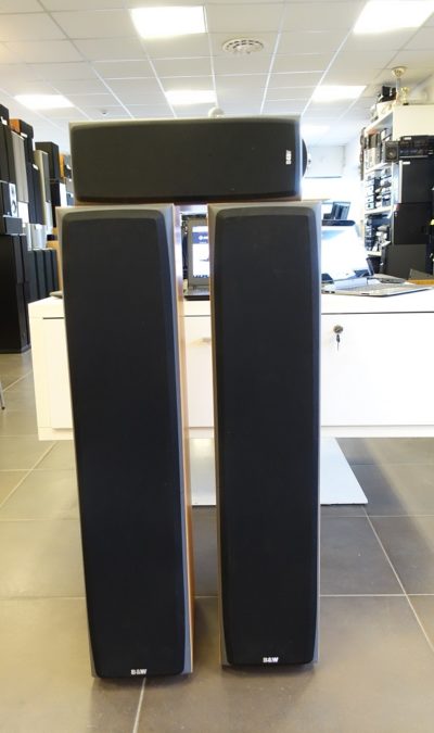 Bowers & Wilkins DM309 grīdas skaļruņi un centrālais skaļrunis LCR3