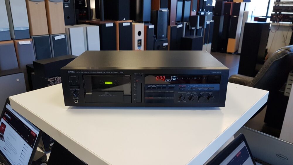 Yamaha KX-800 kasešu atskaņotājs