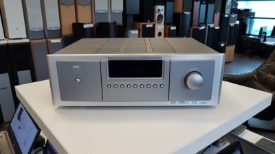 NAD M15 surround AV pastiprinātājs