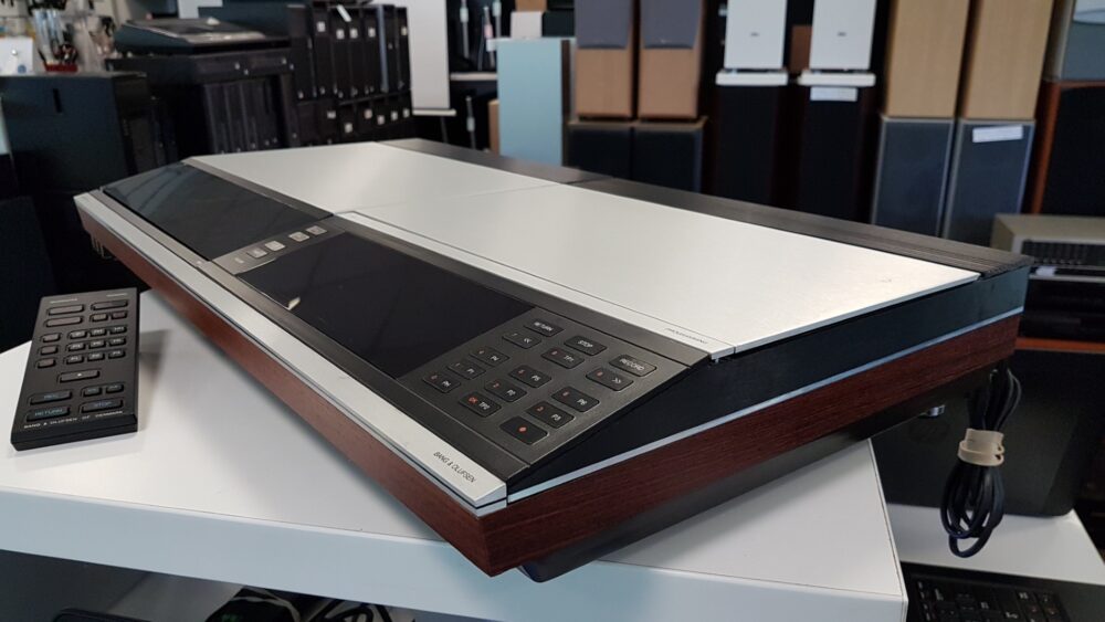 Bang & Olufsen BeoCenter 7700 mūzikas centrs