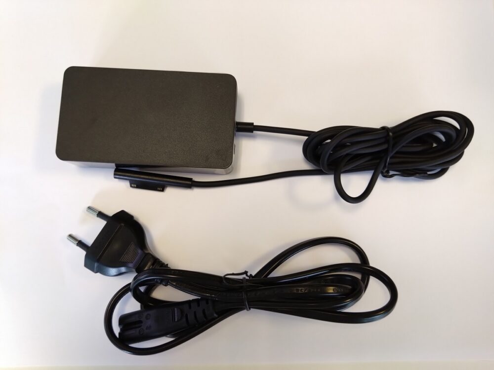 Microsoft Surface Laptop, model 1800, 44W lādētājs