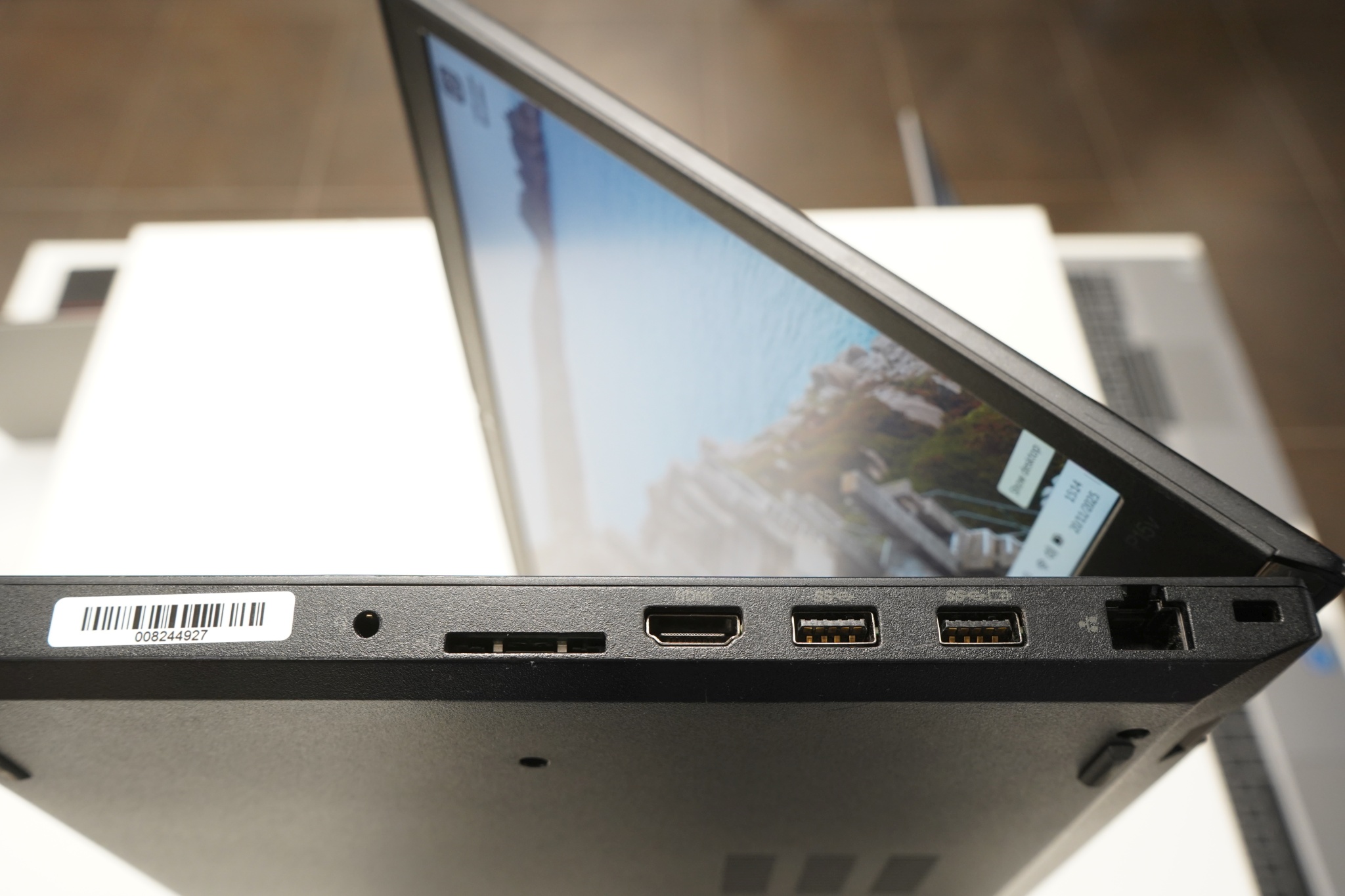 Lenovo Thinkpad P15v Gen 1 - Image 4