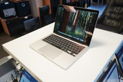 MacBook Pro 13-inch, M1, 2020, A2338, defekts
