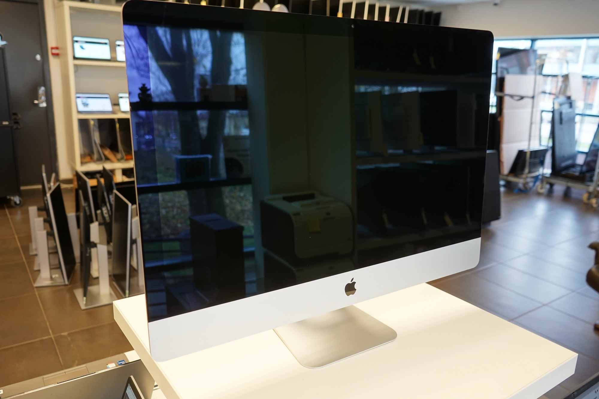 Apple iMac Retina 5K, 27-inch, 2019 - Image 4
